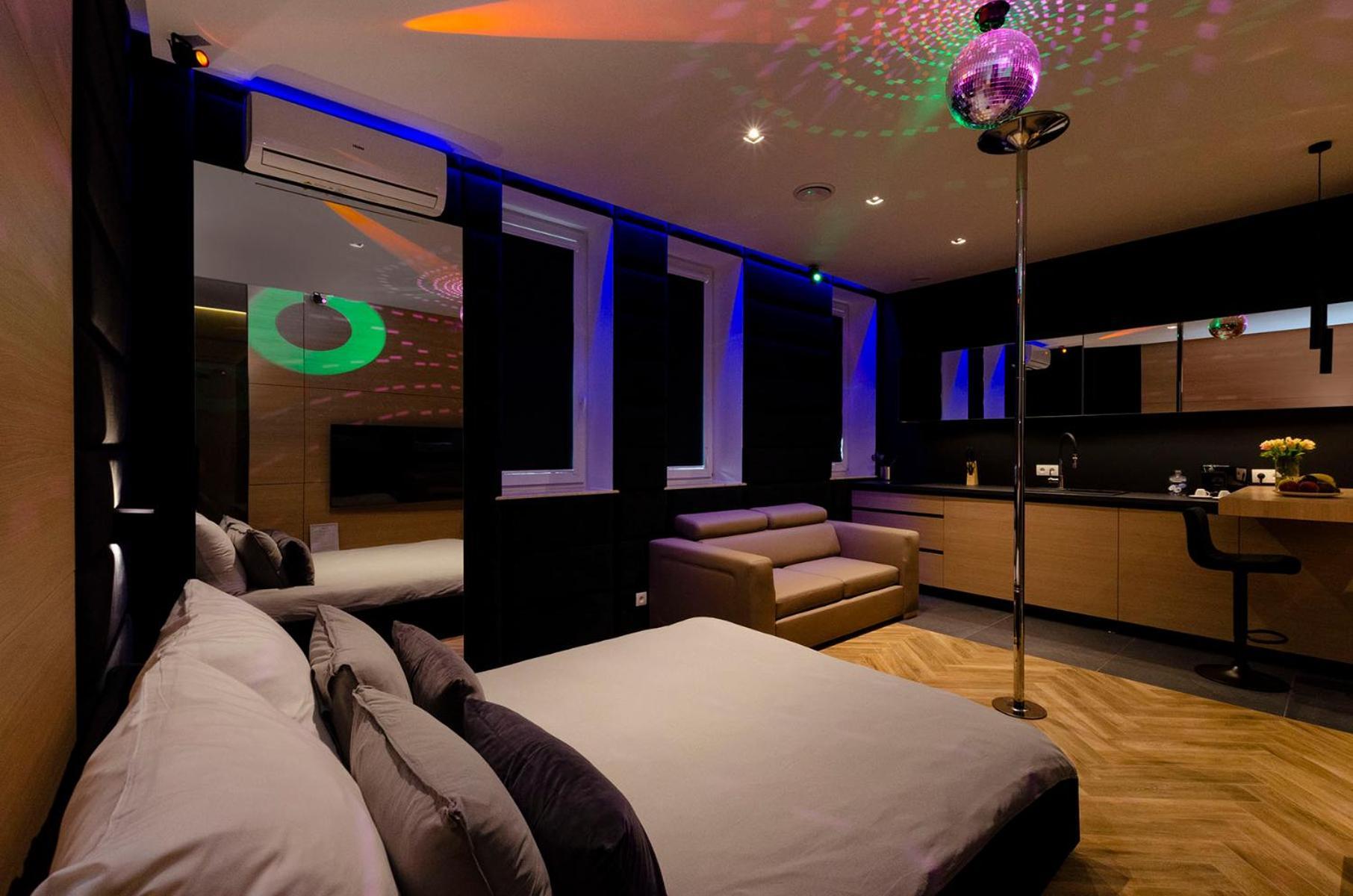 Lupoapartments Z Jacuzzi Pole Dance Leczycka 29 Klimatyzacja Parking Dostep Na Kod Lodz  Room photo
