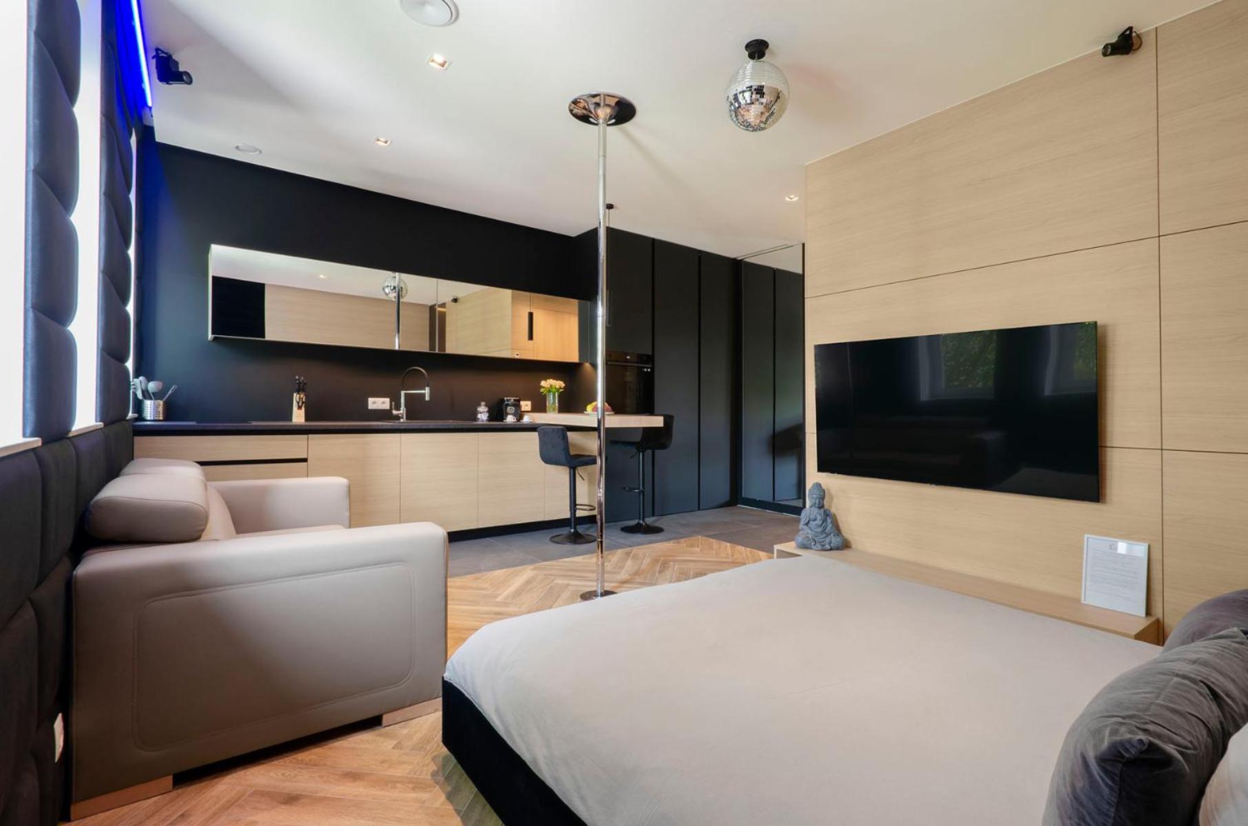 Lupoapartments Z Jacuzzi Pole Dance Leczycka 29 Klimatyzacja Parking Dostep Na Kod Lodz  Room photo